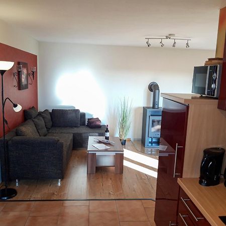 Kleines Ferienhaus Am Feldrand Малхов Екстериор снимка