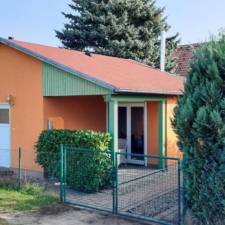 Kleines Ferienhaus Am Feldrand Малхов Екстериор снимка