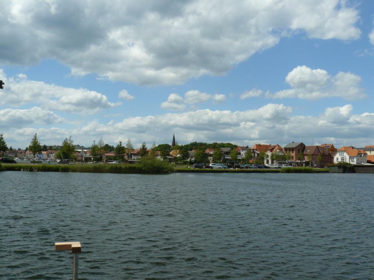 Kleines Ferienhaus Am Feldrand Малхов Екстериор снимка